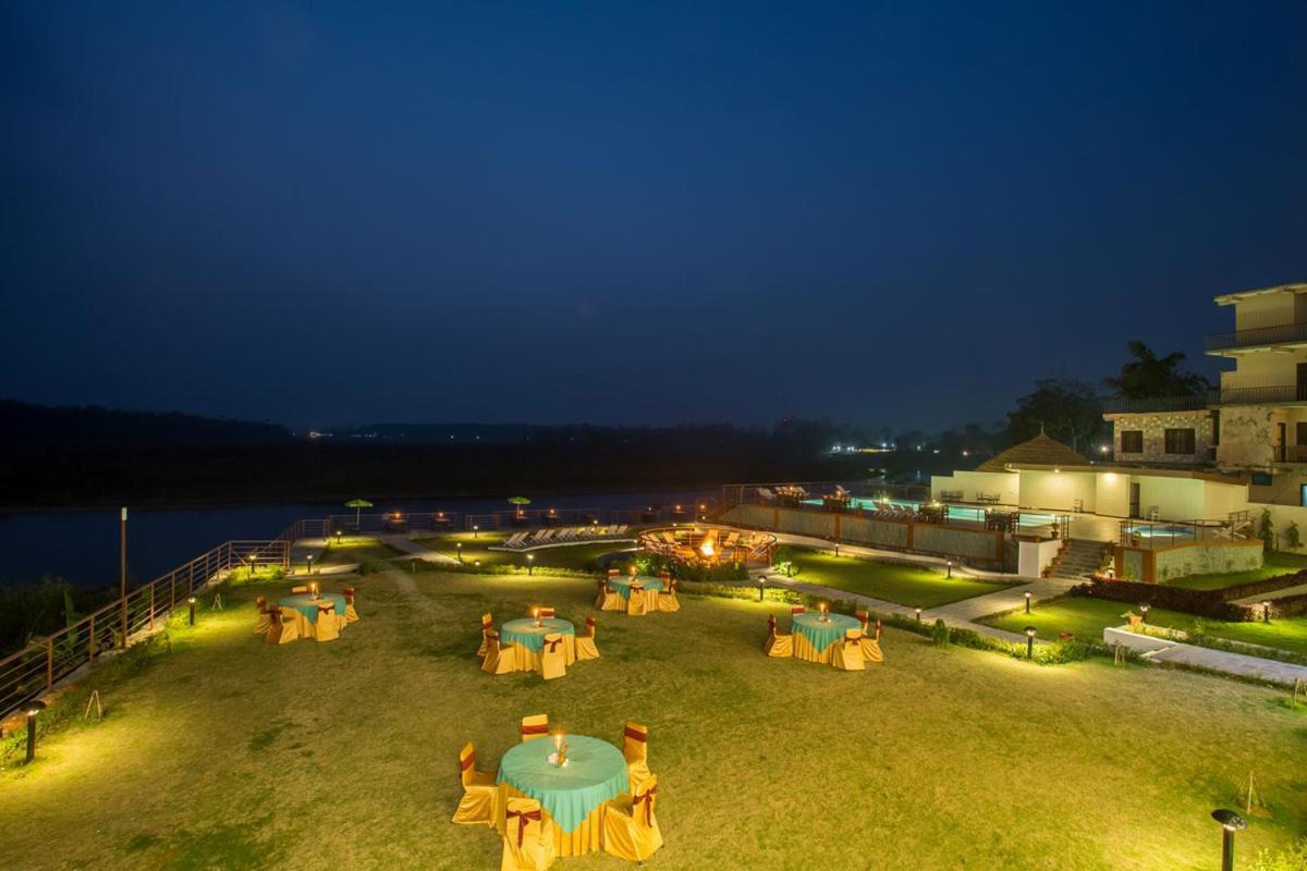 Park Safari Resort, Chitwan National Park Extérieur photo
