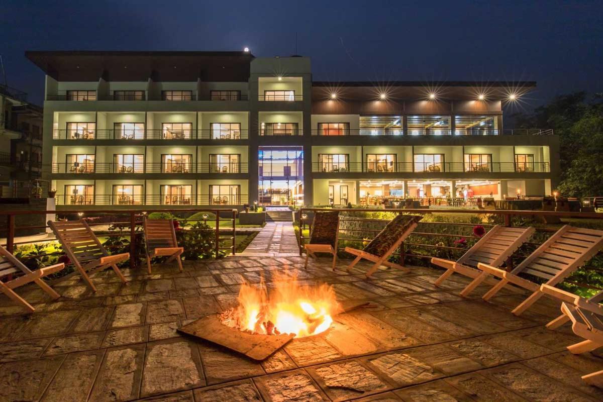 Park Safari Resort, Chitwan National Park Extérieur photo
