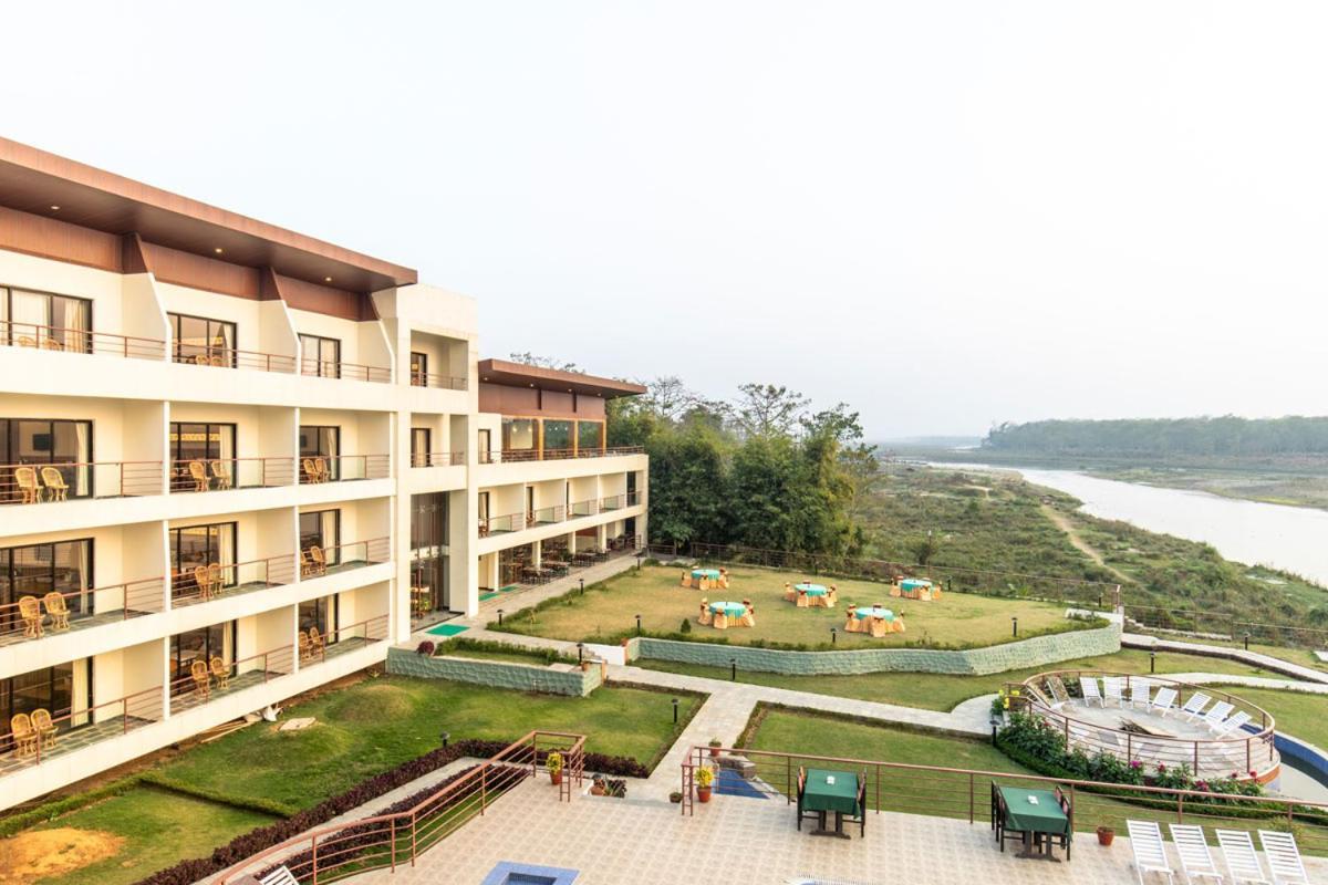 Park Safari Resort, Chitwan National Park Extérieur photo